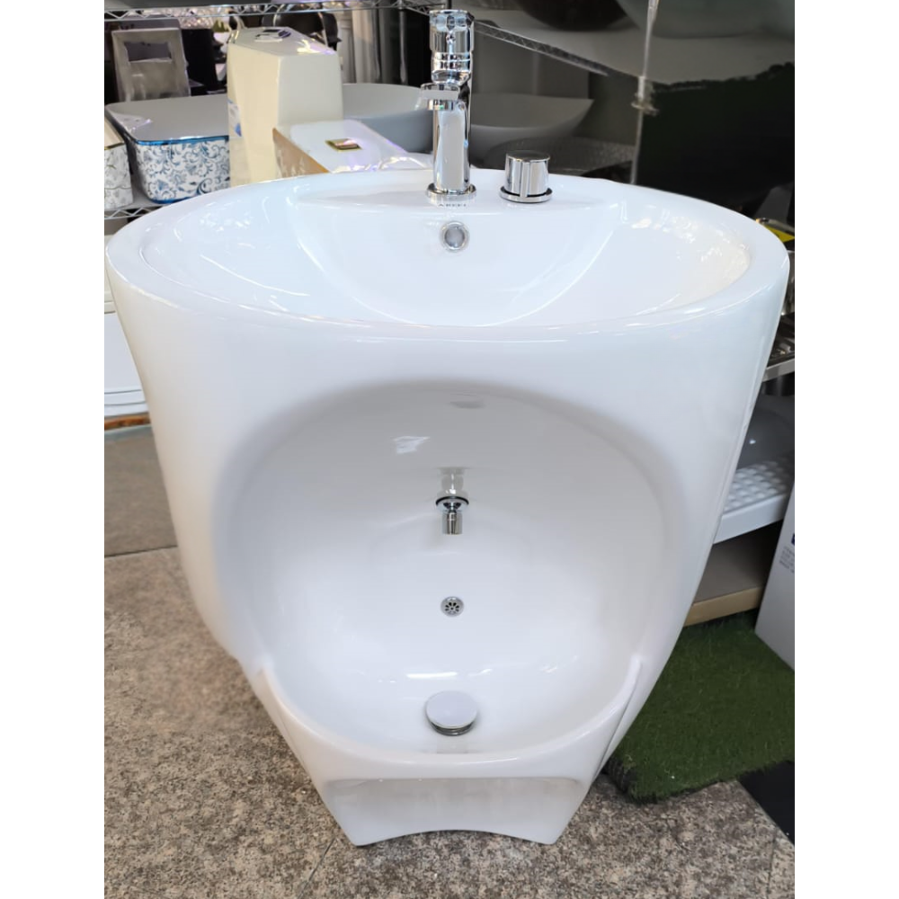 floor standing washbasin