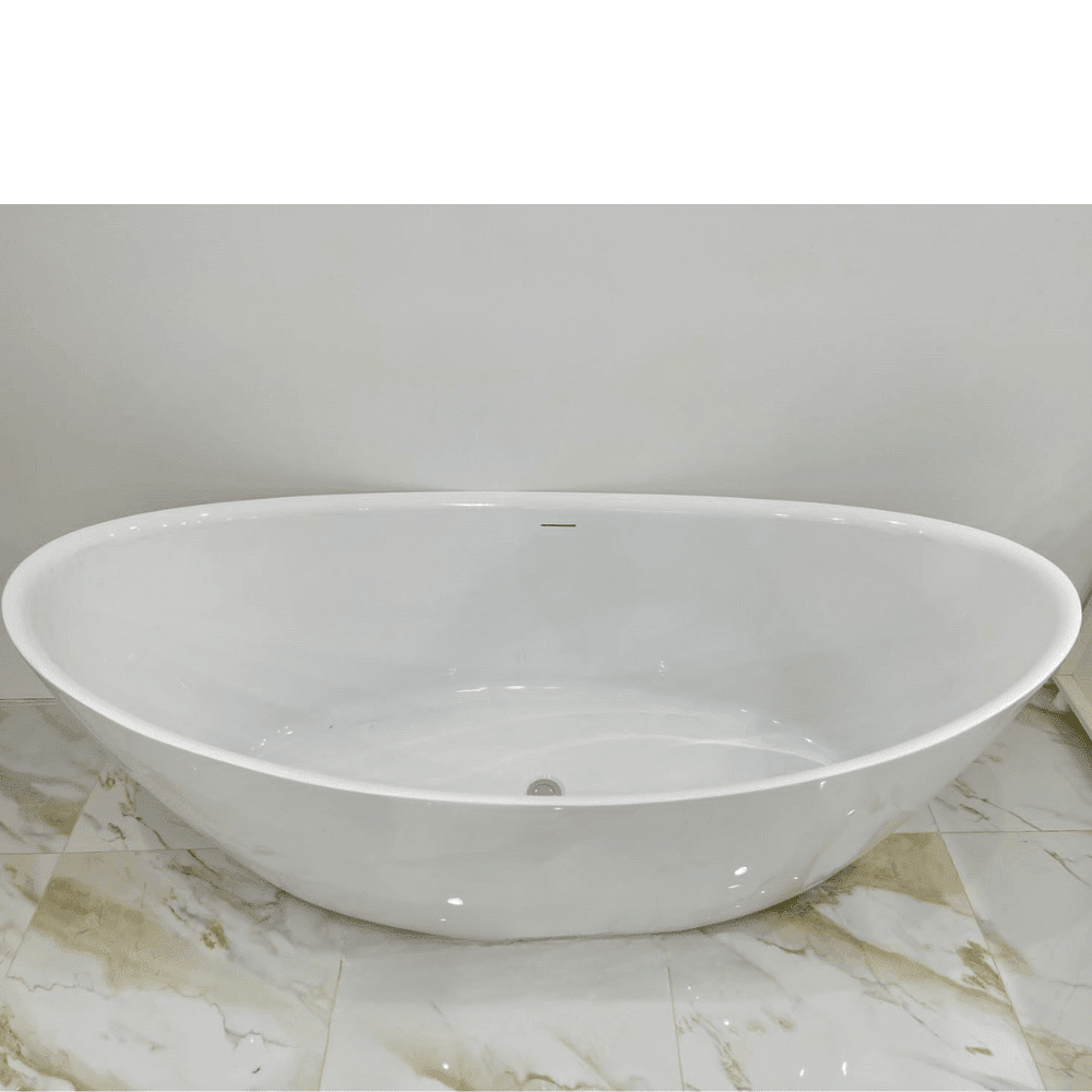 Freestanding white bathtub