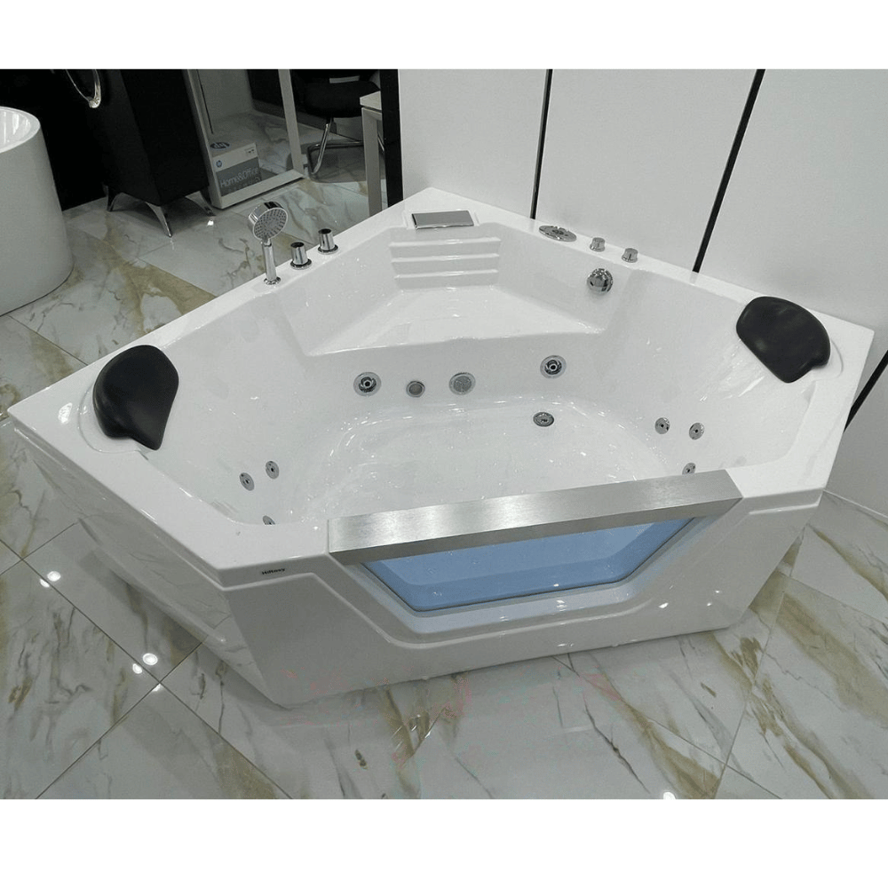 Corner jacuzzi